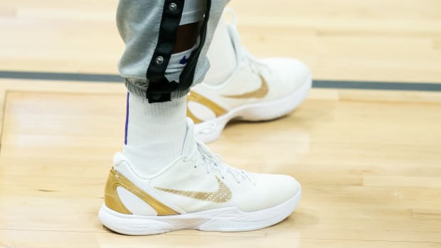 Dennis Schroder plays in Nike Kobe 6 Protro 'Big Stage' PE.